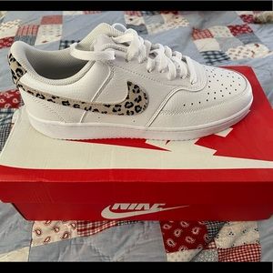 Nike Wmns Court Vision Low Size 9.5 BRAND NEW